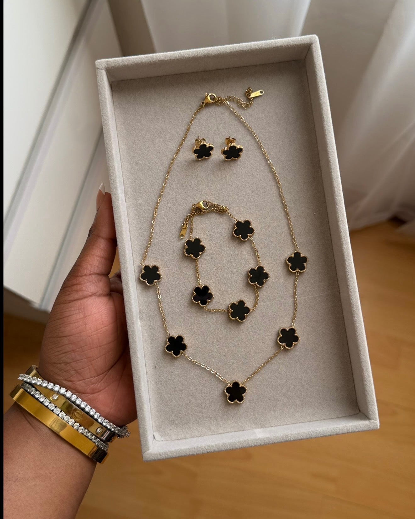 Classic Clover Choker Set
