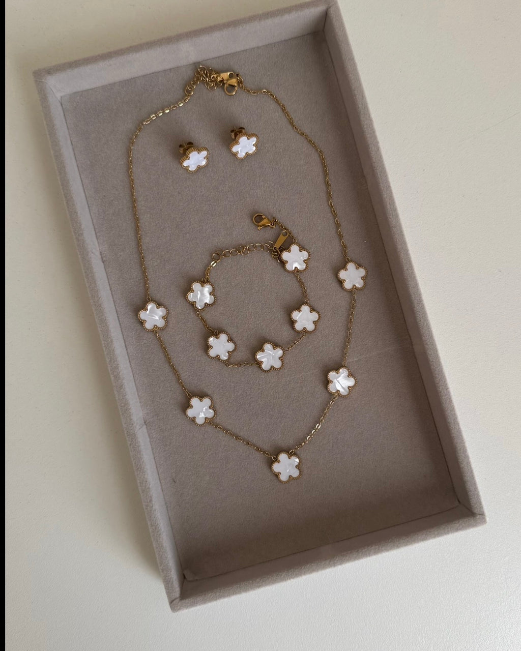 Classic Clover Choker Set