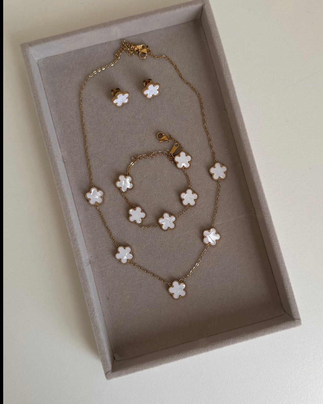 Classic Clover Choker Set