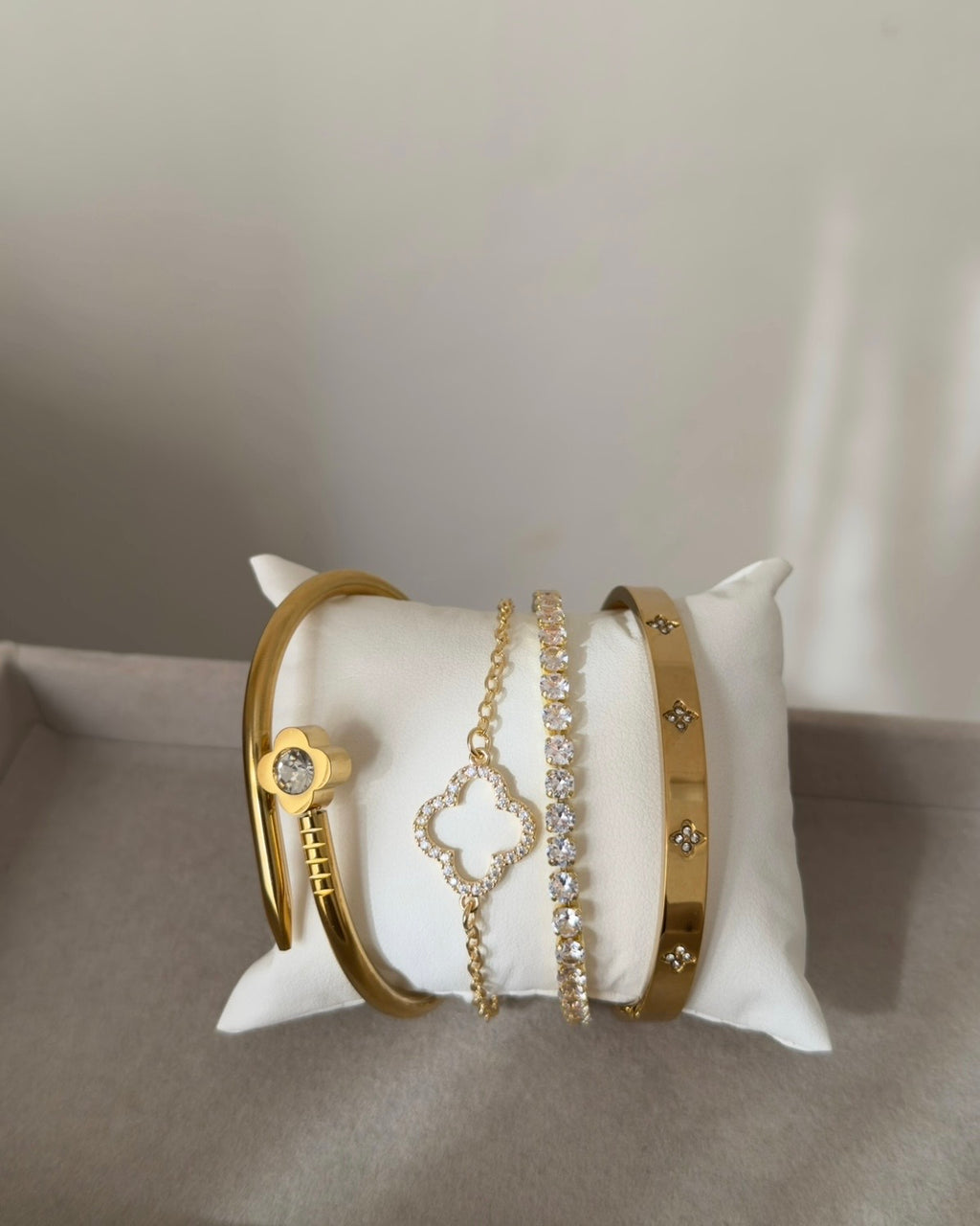 1 Motif Clover Stack