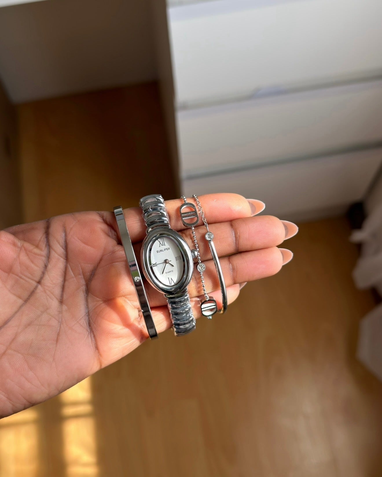 Luxe Oval Watch