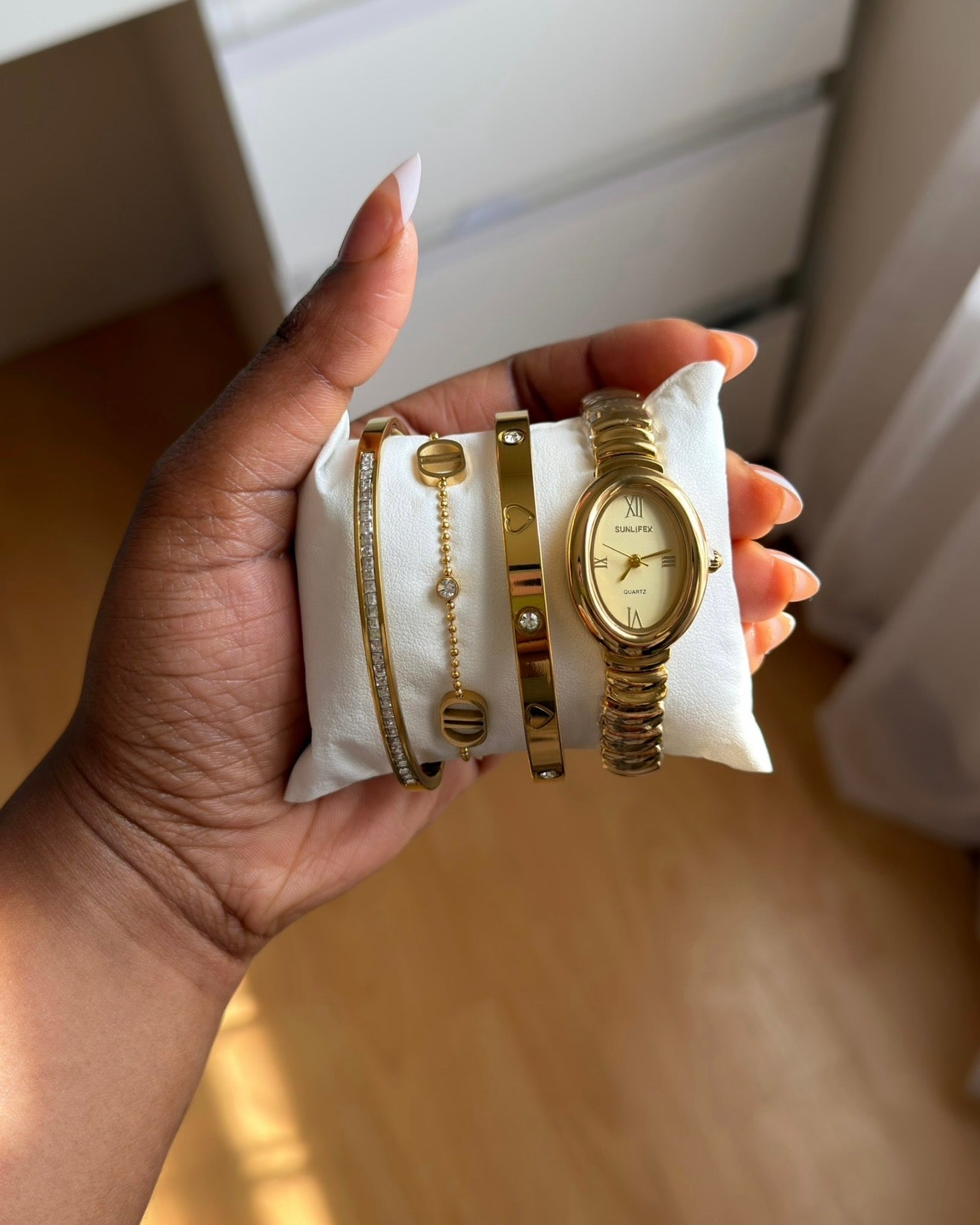 Luxe Oval Watch