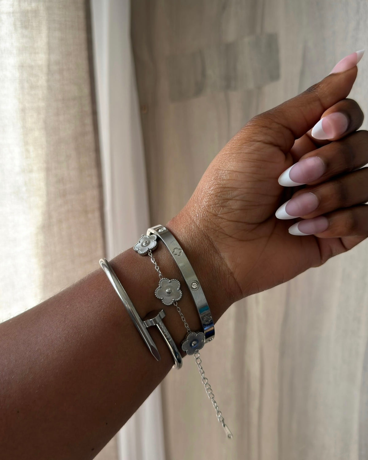 Plain Clover Nail Bangle