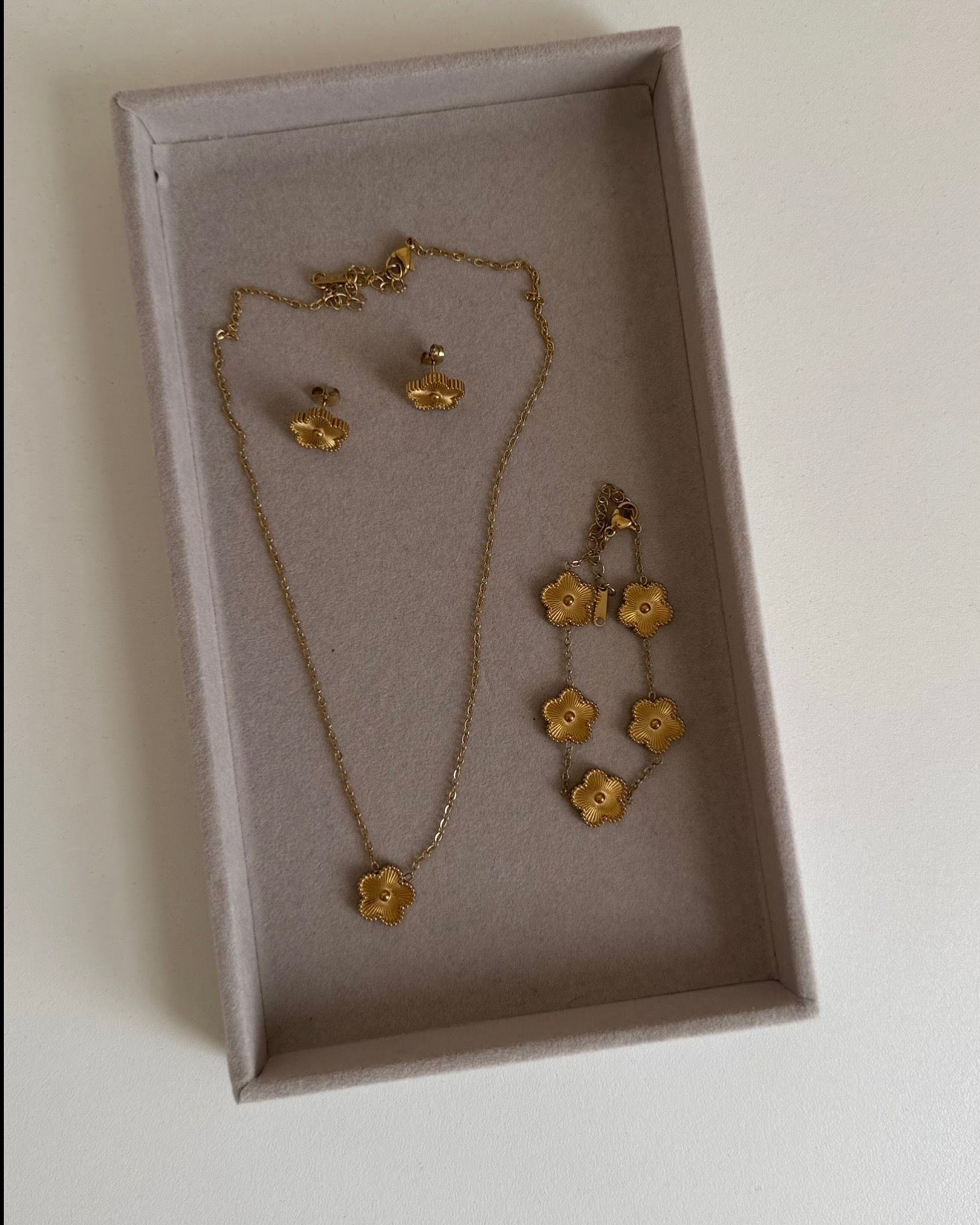 Classic Clover Pendant Set - Gold