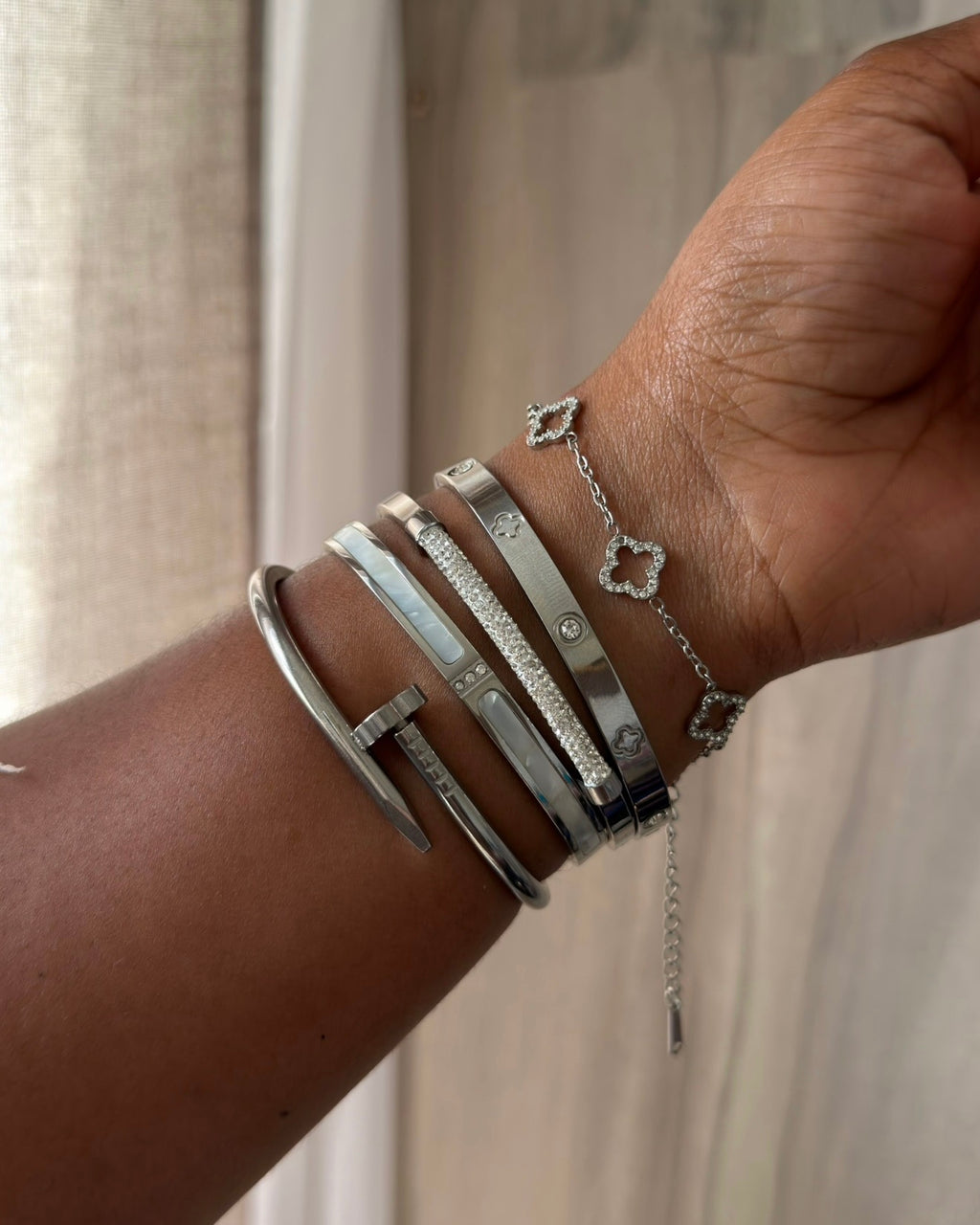 Petite Clover Outline Bracelet